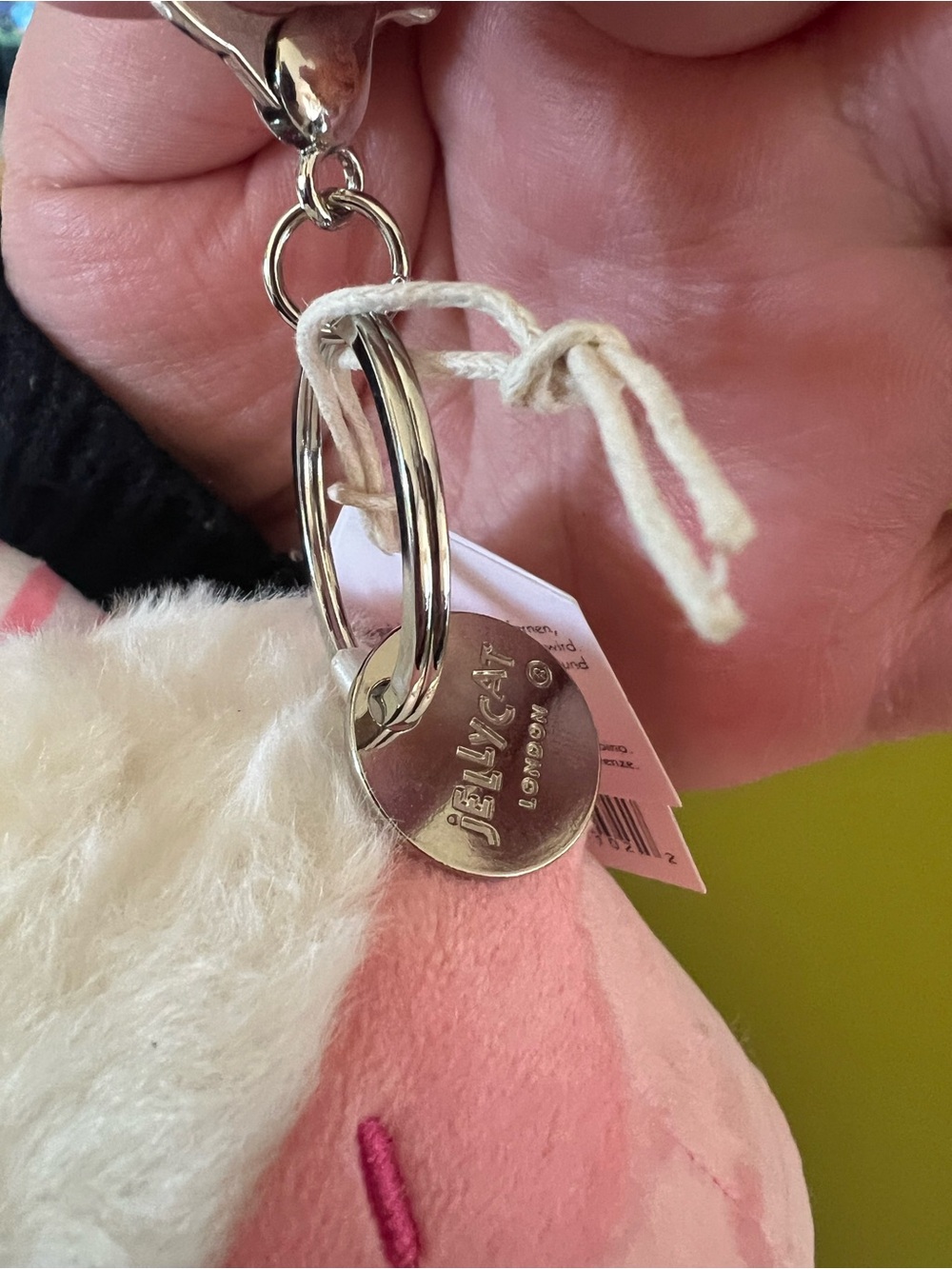 STRAWBERRY MILKSHAKE PLUSH KEYCHAIN - Picture 4 of 5